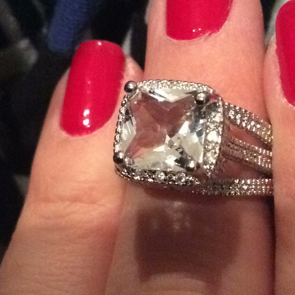 Princess cut engagement ring - Picture 6 of 6